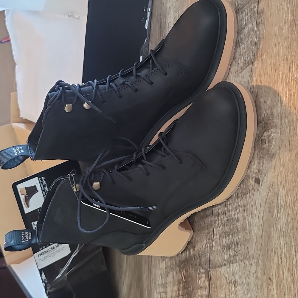 Brand new 6.5 Sorel Hi Line Heel Lace Black